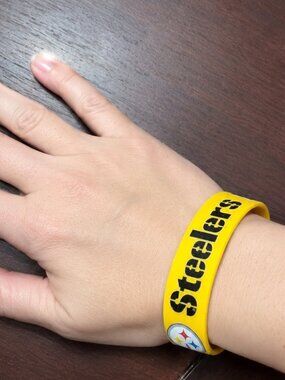 Pittsburgh Steelers Silicone Wristband Bracelet $8